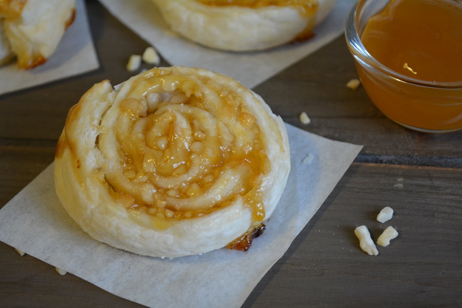 Rezept für fruchtige Aprikosen Schnecken aus Blätterteig