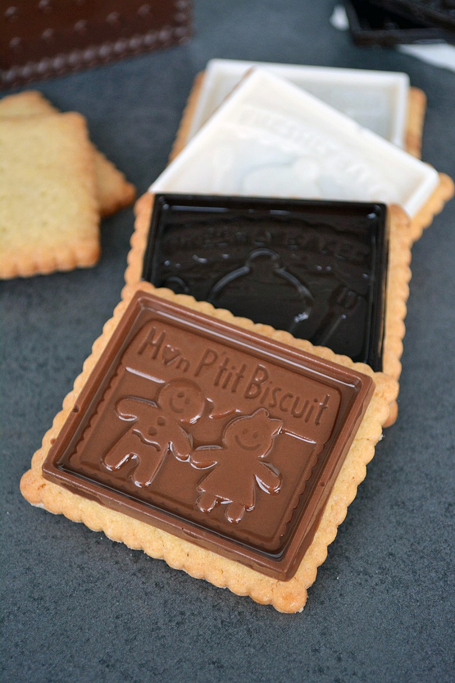 Teegebäck mit Schokoladenaufsatz Teegebäck mit Schokoladenaufsatz