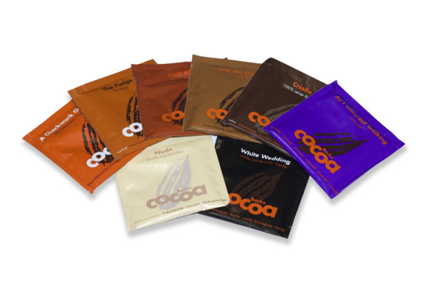 Gefüllter Hefekuchen mit Schokolade und Mandeln Gefüllter Hefekuchen mit Schokolade und Mandeln