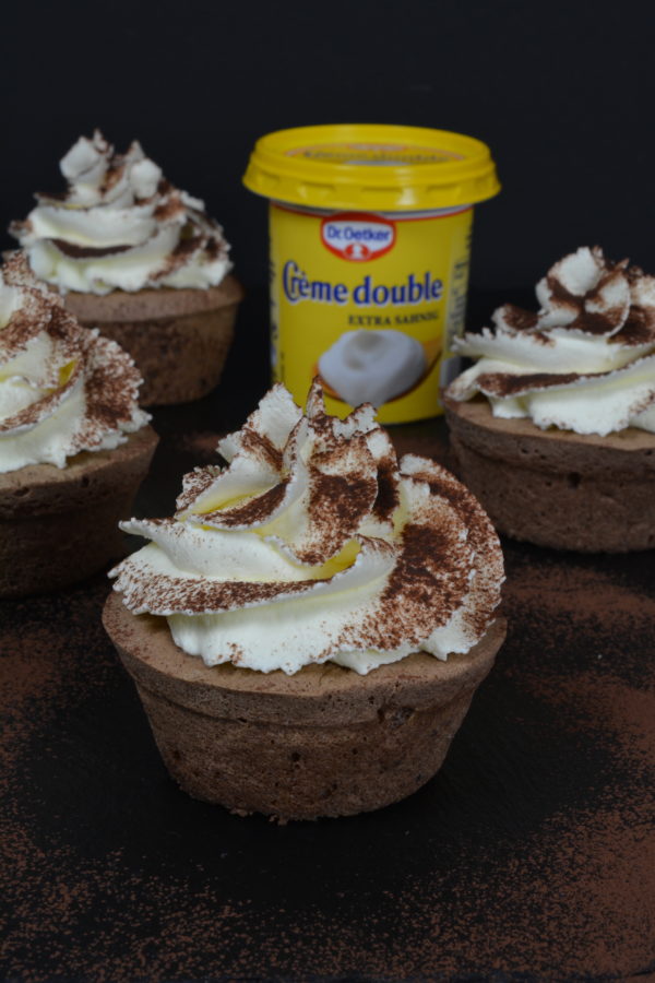 Schoko Cupcakes mit Kirschwasser Topping
