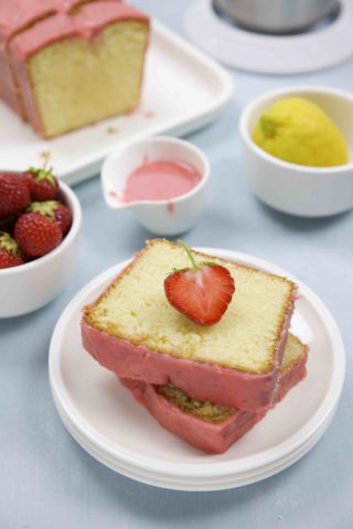 Zitronenkuchen mit Erdbeer Glasur