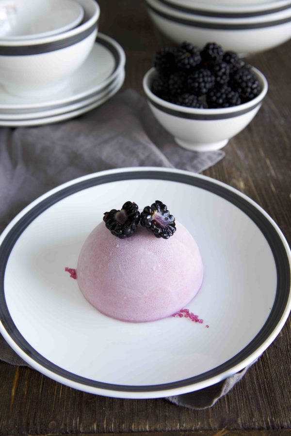 Brombeer Panna Cotta - ein leichtes Dessert für heiße Tage