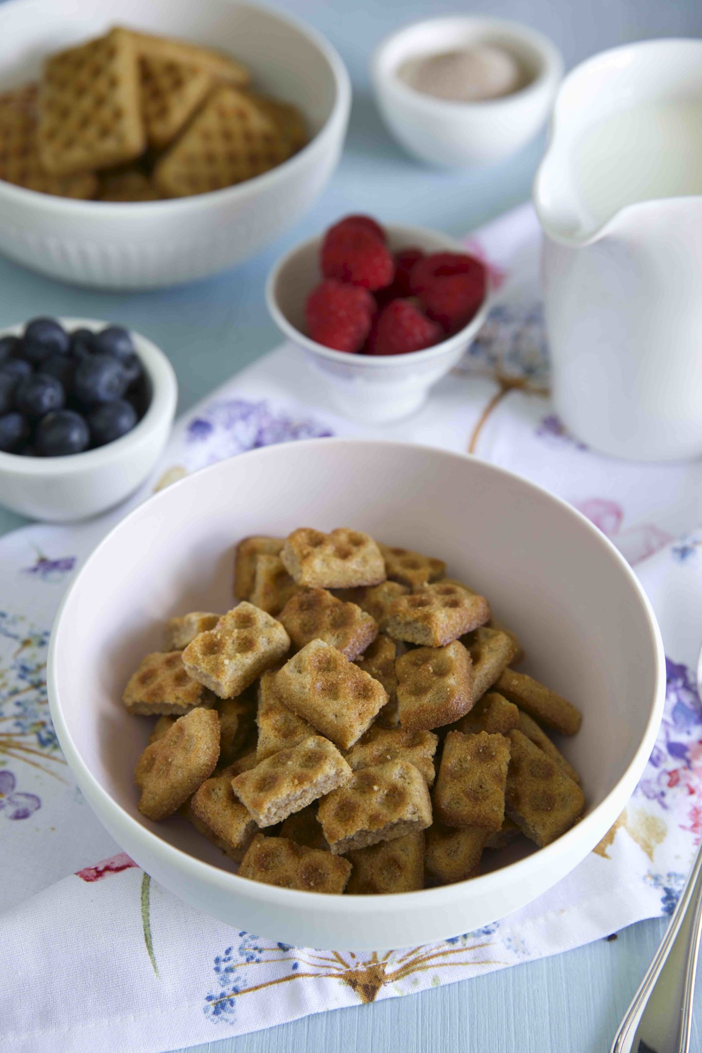 Waffle Cereal Mini Zimt Waffeln mit Beeren zum Frühstück